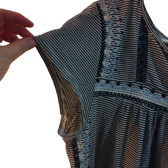 Ann Taylor Loft Dark Navy & White Striped Embroidered Ruched- Cap Sleeve Top M - Picture 3 of 8